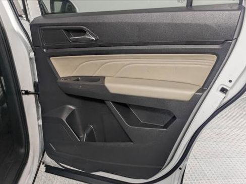 Used 2021 Volkswagen Atlas Cross Sport SE image 18