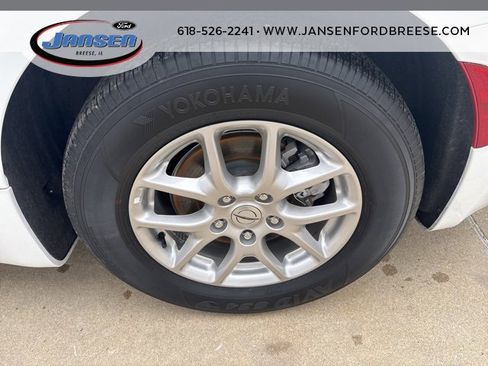 Used 2024 Chrysler Pacifica Touring-L image 7