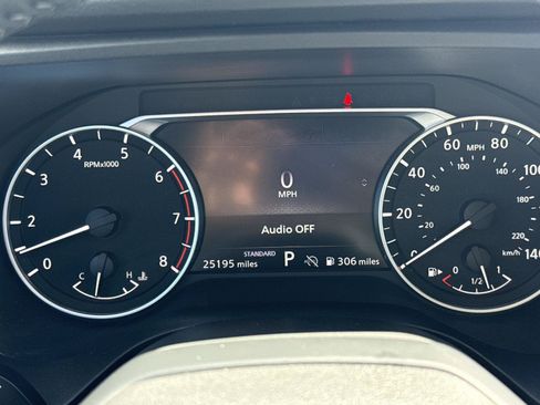 Used 2025 Nissan Rogue SV FWD image 27