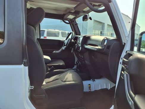 Used 2013 Jeep Wrangler Rubicon w/ Dual Top Group AWD/4WD image 22
