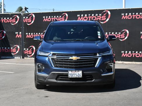Used 2022 Chevrolet Traverse LT image 2
