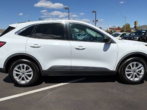 Used 2022 Ford Escape SE AWD/4WD image 2