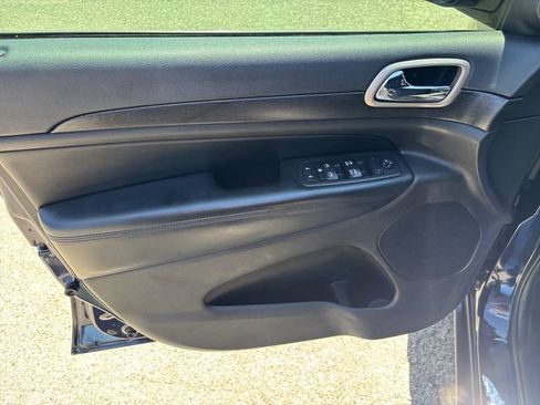 Used 2017 Jeep Grand Cherokee Laredo w/ Quick Order Package 23E AWD/4WD image 22