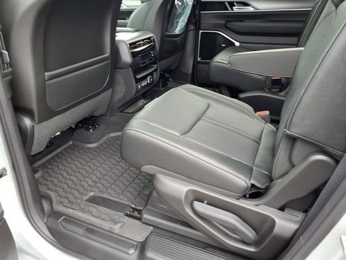 New 2026 Jeep Grand Wagoneer Limited AWD/4WD image 7