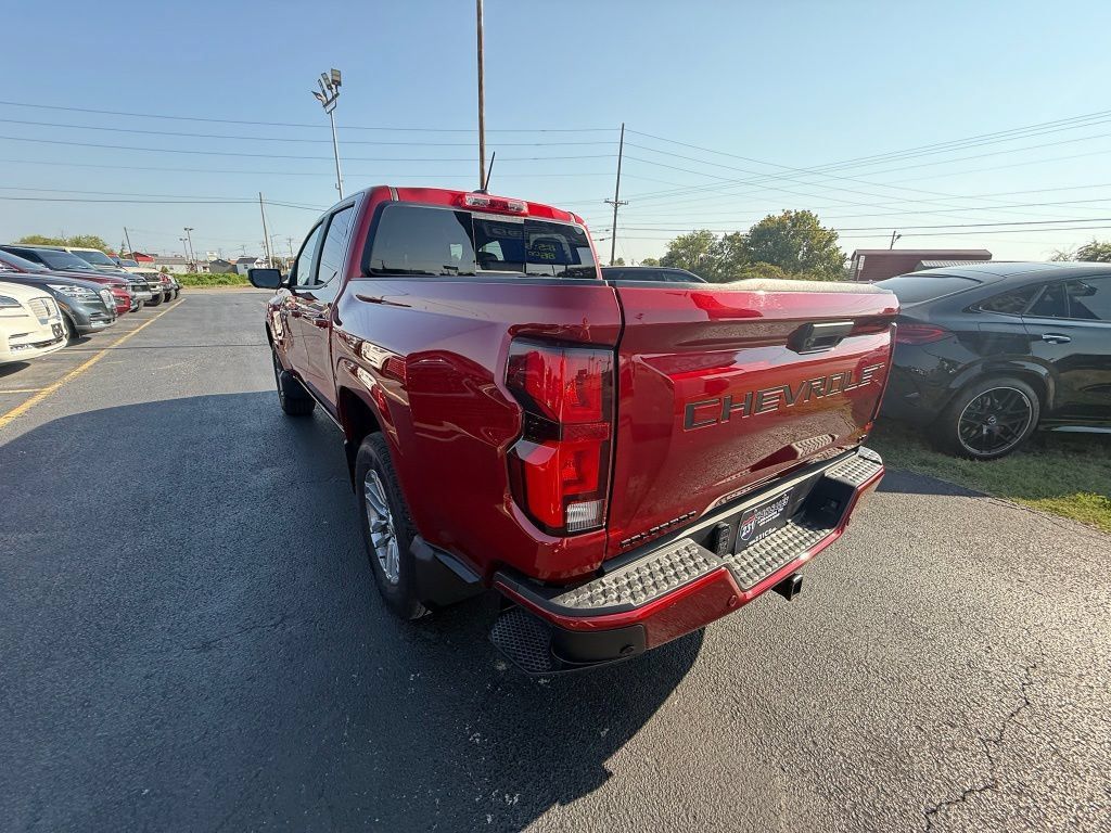 Used 2024 Chevrolet Colorado LT w/ LT Convenience Package III RWD image 5