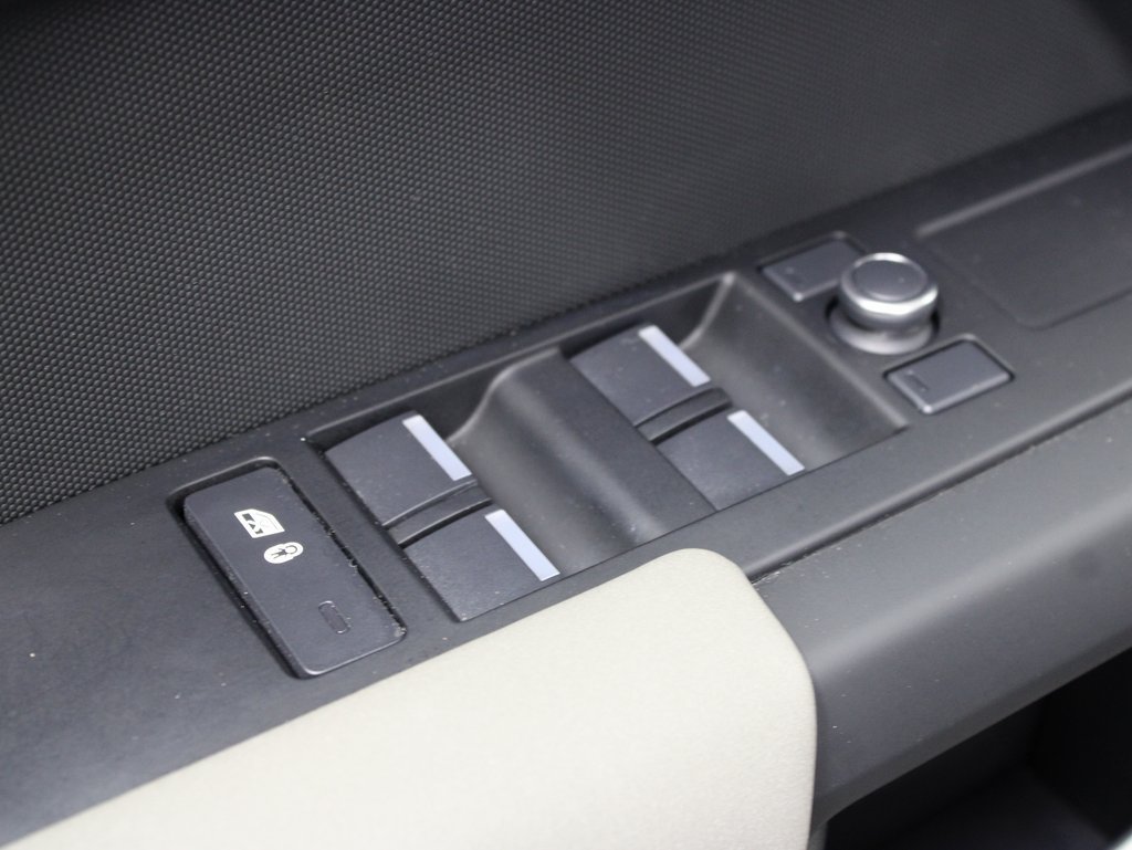Used 2020 Land Rover Defender 110 S AWD/4WD image 67