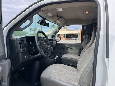 Used 2025 Chevrolet Express 3500 LT w/ LT Preferred Equipment Group RWD image 10
