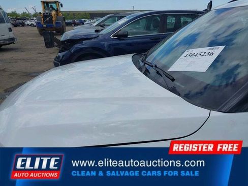 Used 2023 Chevrolet TrailBlazer LT AWD/4WD image 12