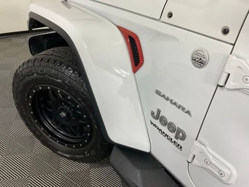 Used 2019 Jeep Wrangler Unlimited Sahara AWD/4WD image 44
