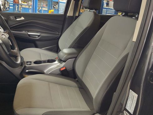 Used 2016 Ford Escape SE w/ Equipment Group 201A image 2