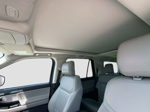 Certified 2025 Ford Expedition Active AWD/4WD image 25