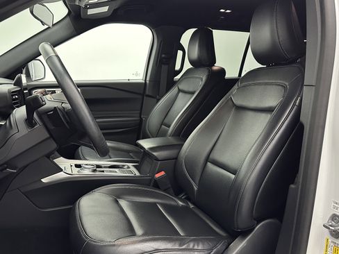 Used 2020 Ford Explorer XLT w/ Equipment Group 202A image 14