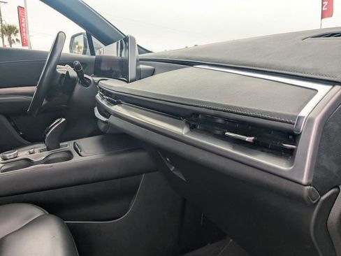 Used 2024 Cadillac XT4 Premium Luxury image 34