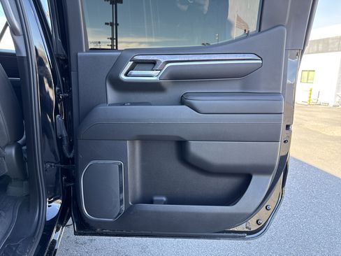 Used 2022 Chevrolet Silverado 1500 LTZ image 12