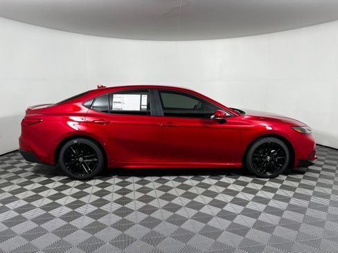 Certified 2025 Toyota Camry SE FWD image 4