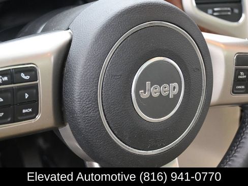 Used 2013 Jeep Grand Cherokee Limited w/ Mopar Chrome Edition Group AWD/4WD image 12