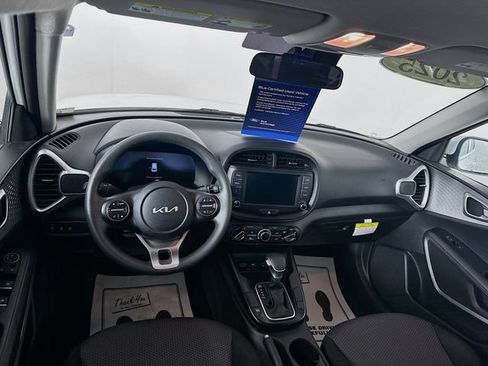 Used 2025 Kia Soul LX w/ LX Technology Package FWD image 27