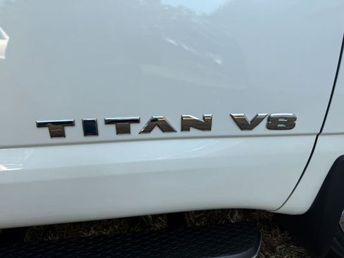 Used 2018 Nissan Titan SL image 20