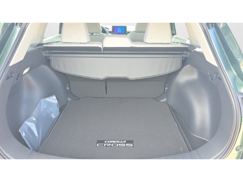 New 2026 Toyota Corolla Cross LE w/ Moonroof Package FWD image 9