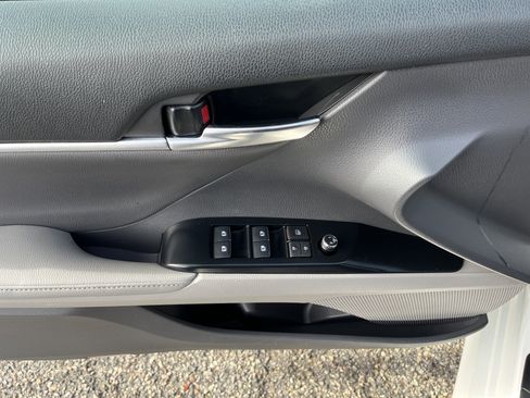 Used 2020 Toyota Camry XLE image 14