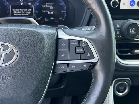 Used 2024 Toyota Grand Highlander AWD image 11