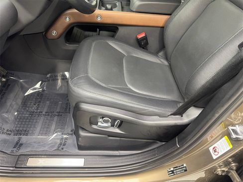 Used 2023 Land Rover Defender 130 X-Dynamic SE image 26
