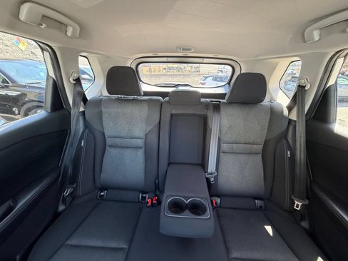 Used 2025 Nissan Rogue SV FWD image 40