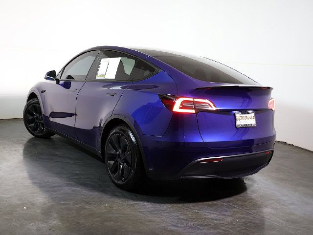 Used 2024 Tesla Model Y Long Range AWD/4WD image 2