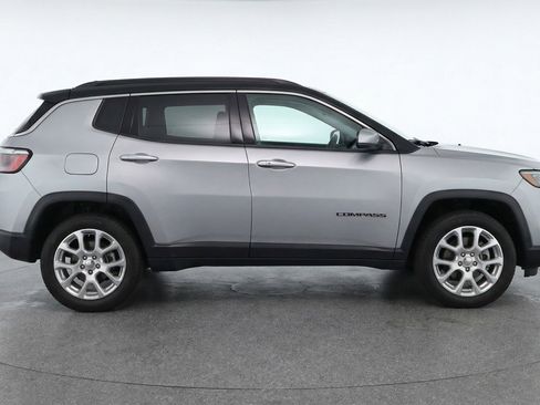 Used 2025 Jeep Compass Limited image 11