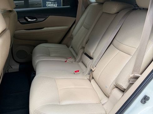 Used 2018 Nissan Rogue SV w/ Premium Package FWD image 12