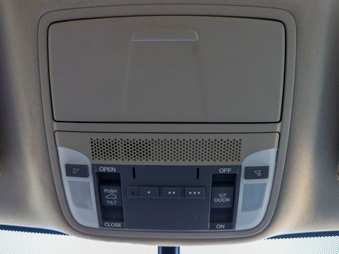 Used 2017 Acura RDX Sport Utility 4D image 40