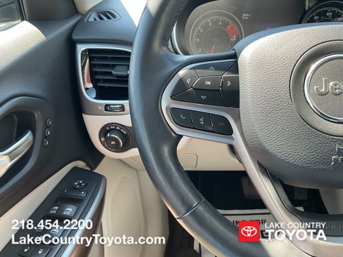 Used 2019 Jeep Cherokee Limited AWD/4WD image 24