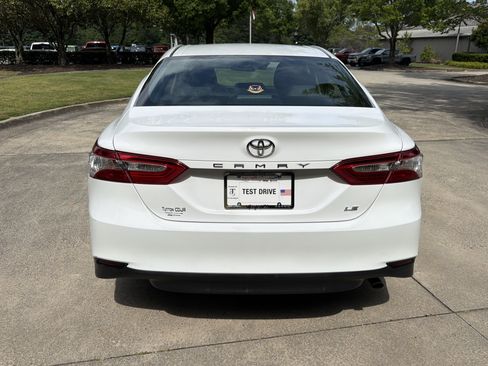 Used 2018 Toyota Camry LE FWD image 6
