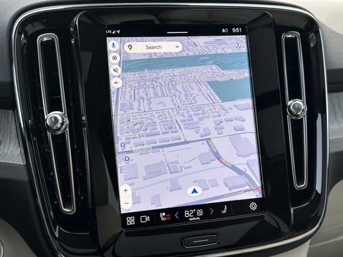 Used 2025 Volvo XC40 B5 Plus w/ Protection Package Premier image 27