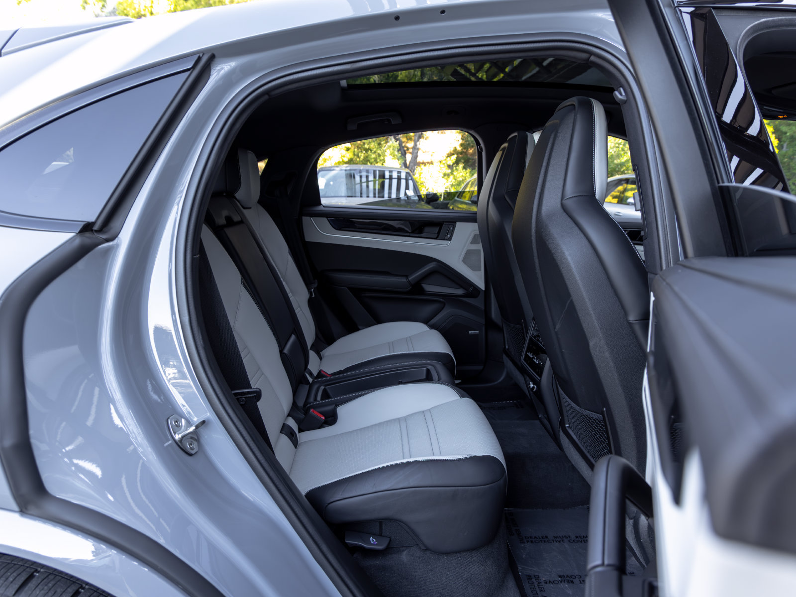 Certified 2024 Porsche Cayenne Coupe AWD/4WD image 48