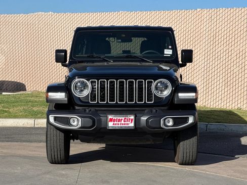 Used 2025 Jeep Wrangler Unlimited Sahara AWD/4WD image 9