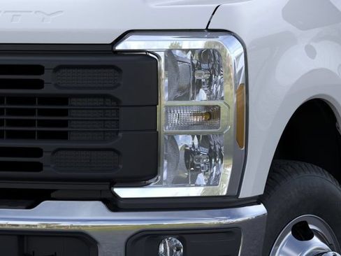 New 2026 Ford F350 XL w/ 360-Degree Camera Package AWD/4WD image 18