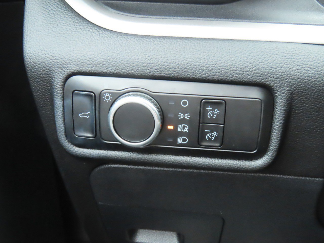 Certified 2024 Ford Explorer XLT RWD image 26