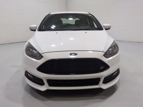 Used 2018 Ford Focus ST FWD image 9