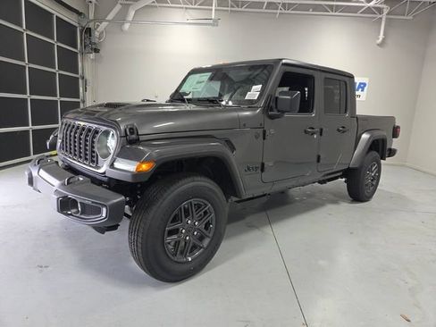 New 2026 Jeep Gladiator Sport AWD/4WD image 3