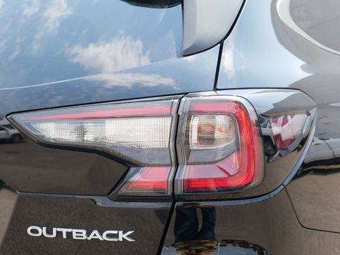 Used 2022 Subaru Outback Limited AWD/4WD image 17