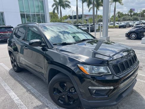 Used 2019 Jeep Compass Altitude FWD image 3