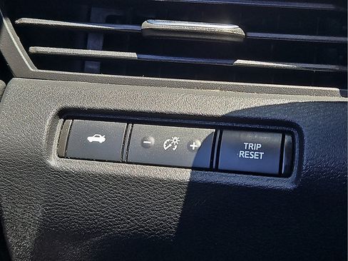 Used 2021 Nissan Altima 2.5 SV FWD image 15