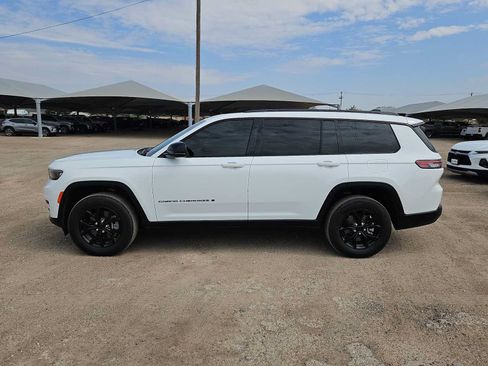Used 2025 Jeep Grand Cherokee L Altitude AWD/4WD image 5