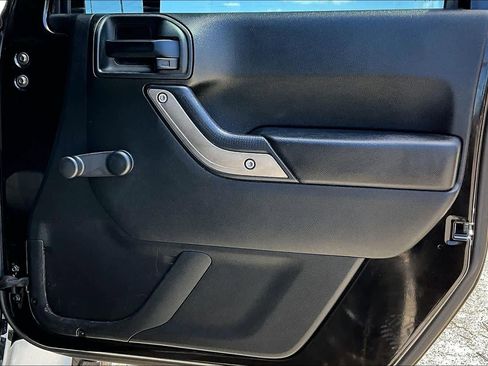 Used 2018 Jeep Wrangler Sport AWD/4WD image 25