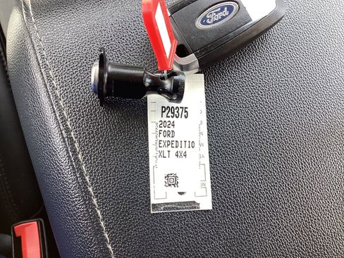 Used 2024 Ford Expedition Max XLT image 24