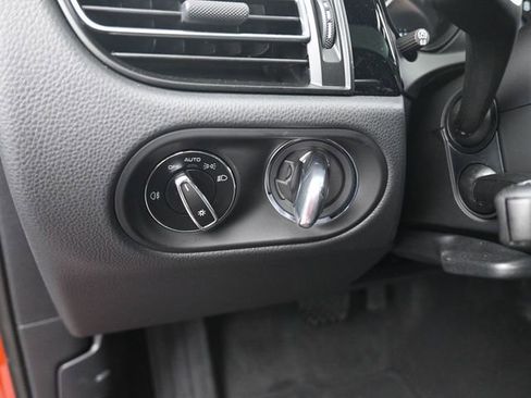 Certified 2025 Porsche Macan image 11