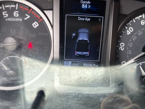 Used 2021 Toyota Tacoma TRD Off-Road AWD/4WD image 19