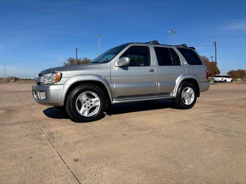 Used 2002 INFINITI QX4 4WD image 2