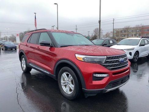 Certified 2023 Ford Explorer XLT w/ Equipment Group 202A image 3